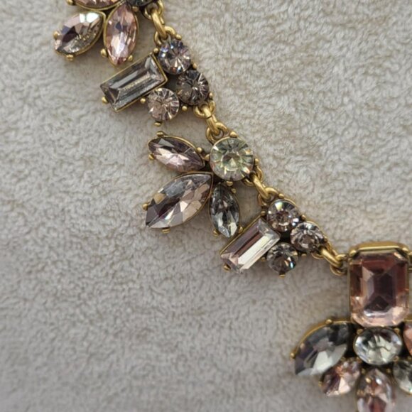 J Crew Gorgeous Pink Gray Crystal Gold Tone Statement Necklace NWT! NEW! - Picture 7 of 9